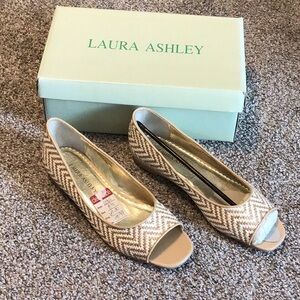 Laura Ashley New lotus natural/white shoes, size 8 1/2 M
